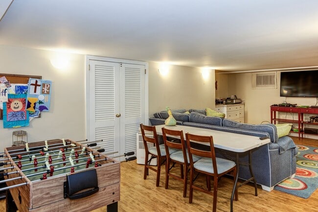 Building Photo - 148 Heritage Rd