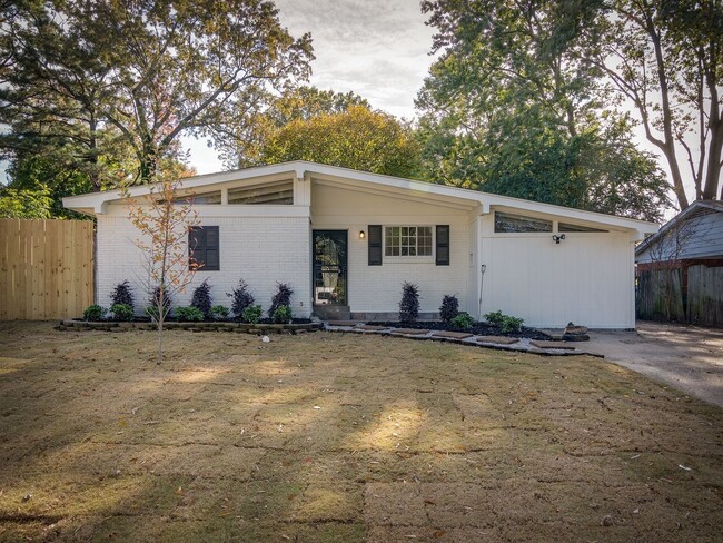 Building Photo - Beautifully Renovated 3BR/2B Home in Great...