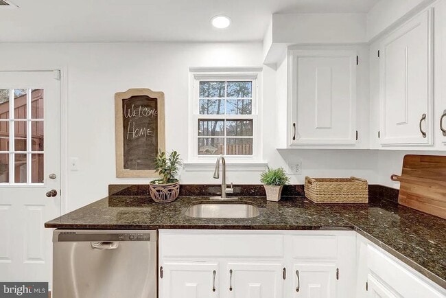 Building Photo - 37 Alden Ct