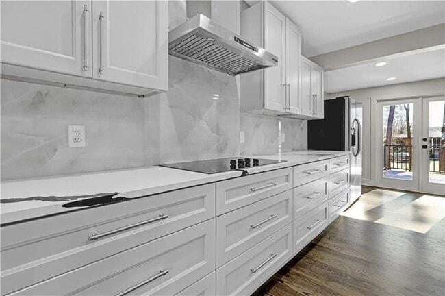 Building Photo - 1887 Shalimar Dr NE