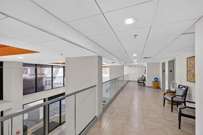 Building Photo - 6061 Collins Ave