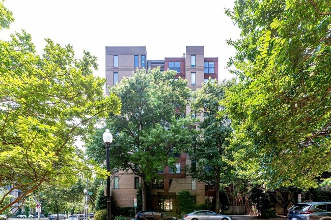 Building Photo - Beautiful One Bedroom in the Heart of Foggy Bottom| Water and Gas Included!