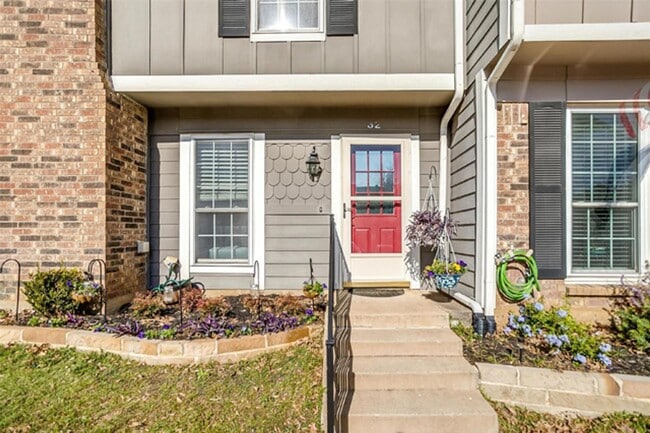 Building Photo - MOVE IN SPECIAL 3rd month FREE - Lovely 2-...
