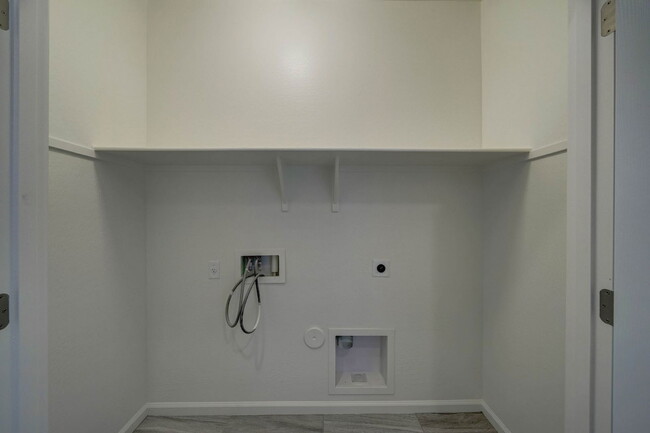 Building Photo - 7636 W Quail Track Dr