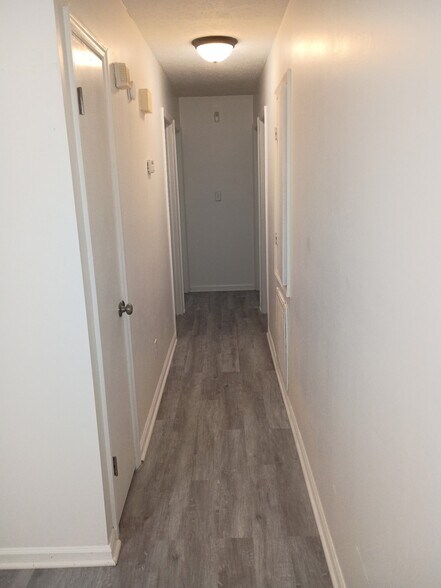 Building Photo - 14 Flint Dr