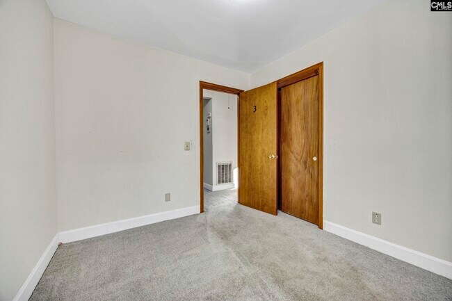 Building Photo - 1709 Woodfield Dr