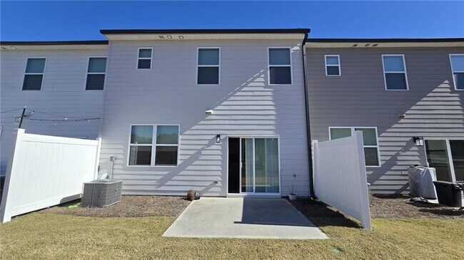 Building Photo - 17 Founders Dr