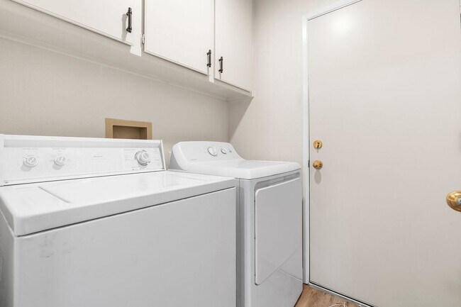 Building Photo - 44884 Marge Pl