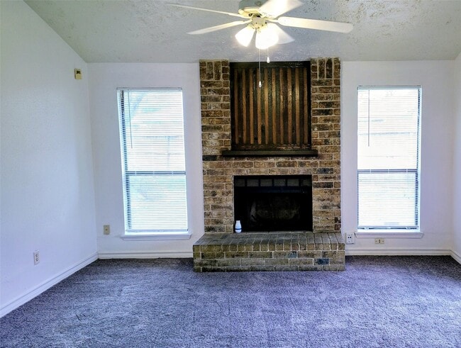 Building Photo - 10150 Valley Club Dr