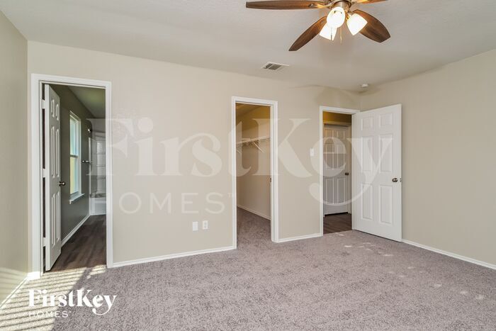 Building Photo - 10756 Irish Glen Trail