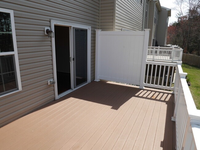 Building Photo - Gorgeous Townhome Located at Preserves at ...