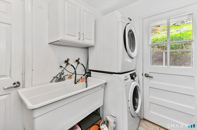 Building Photo - 163 MacGregor Dr