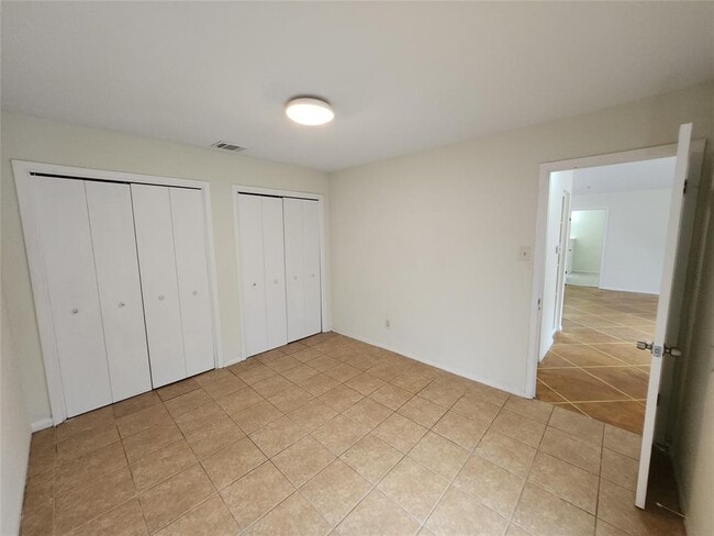 Building Photo - 9712 Eastwend Dr