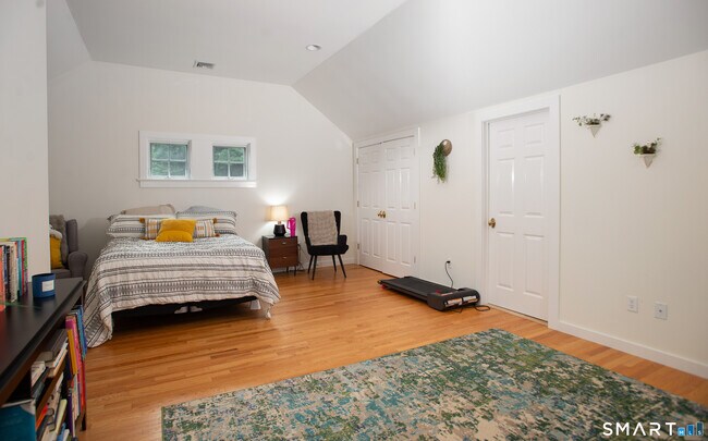 Building Photo - 128 Knollwood Dr