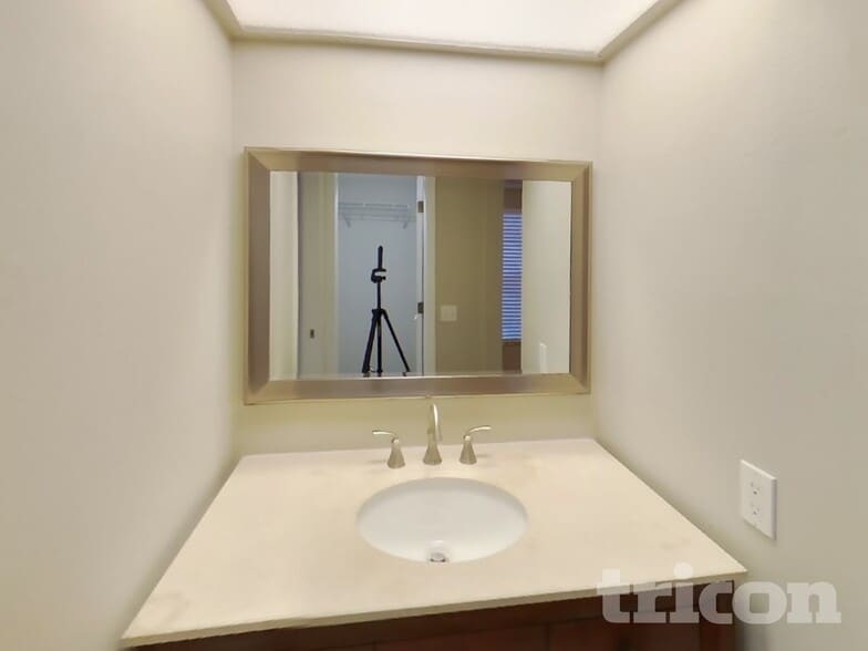 Building Photo - 1374 Godfrey Ave