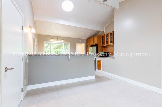 Building Photo - Beautifully Maintained 3BR Home!  AC!  Pri...