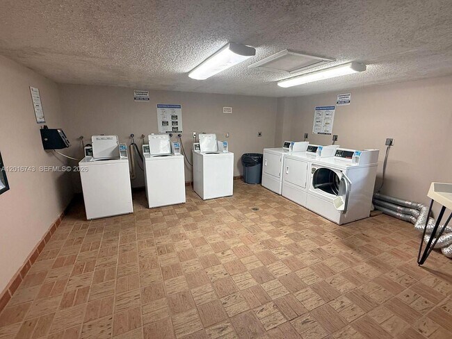 Building Photo - 8420 SW 133rd Avenue Rd