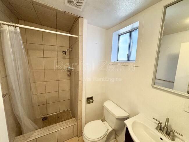 Building Photo - 2142 K St