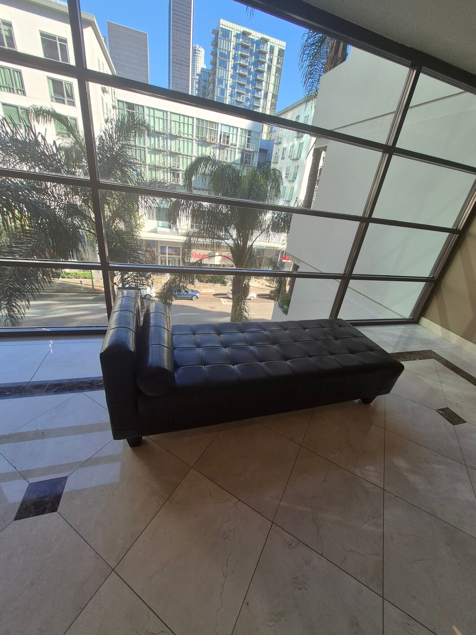 Building Photo - 600 W 9th St