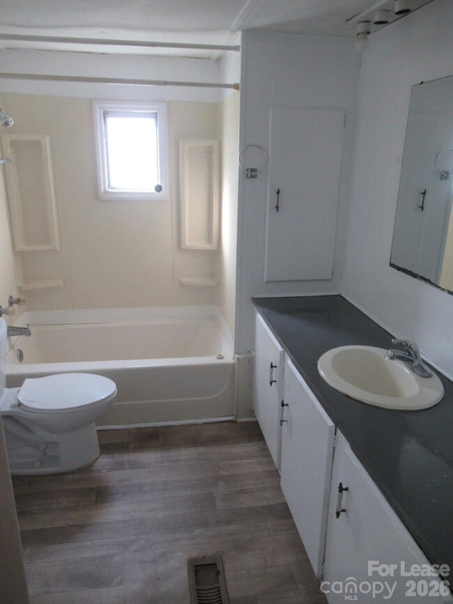 Building Photo - 6682 E North Carolina 150 Hwy