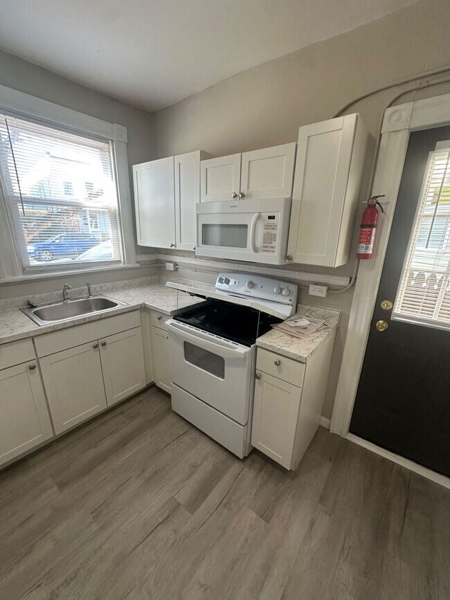 Building Photo - 22 S Plum St