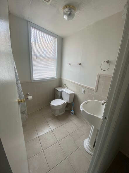 Building Photo - 400 S Exeter St