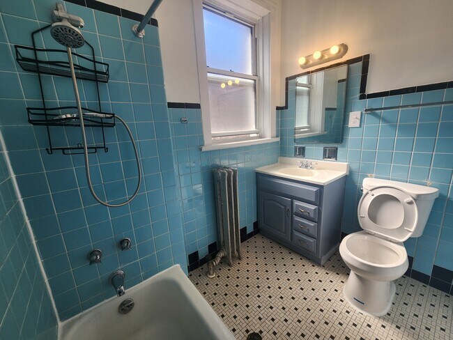 Building Photo - 1058 W Columbia Ave