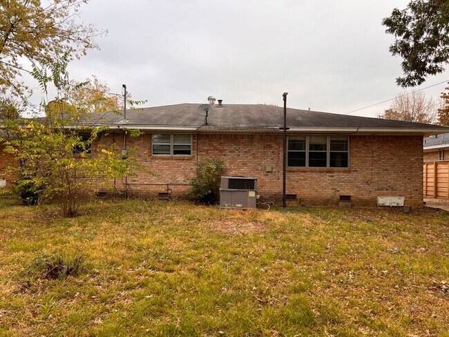 Building Photo - 6709 Sandpiper Dr