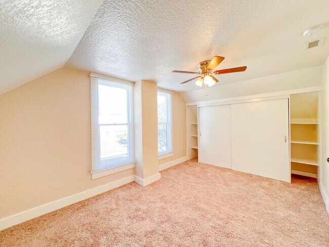 Building Photo - Los Alamitos 4 Bed 2 Bath House - 2 Car Gar - Wood Flooring - Huge Yard - Cute!!!