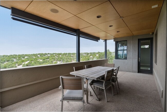 Building Photo - 875 Camino Francisca