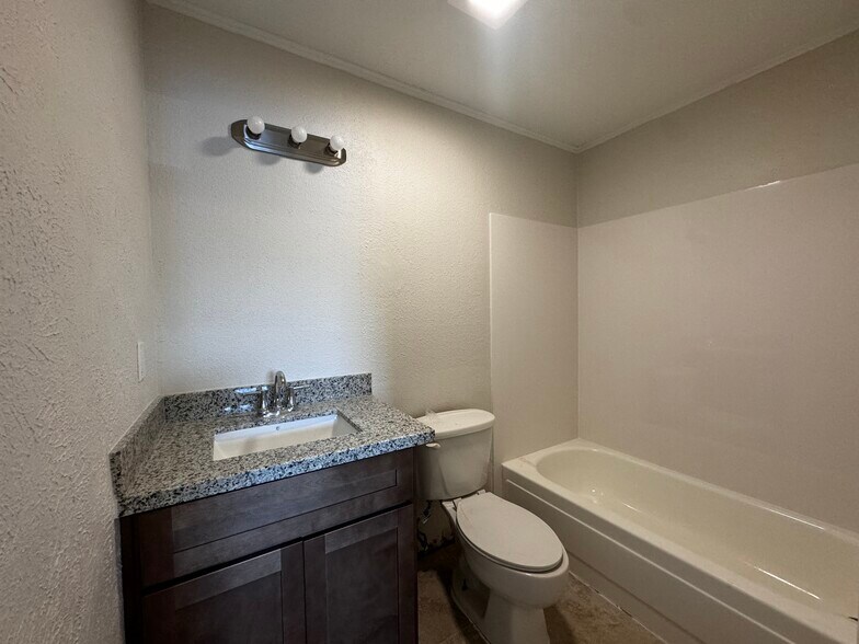 Building Photo - 937 E Monterey Ct