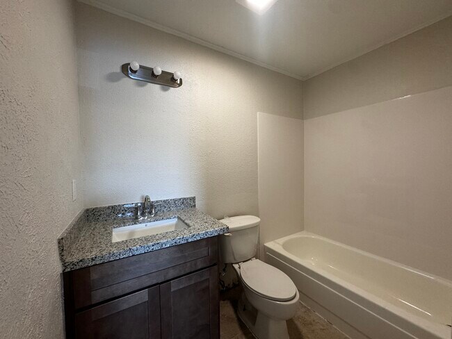 Building Photo - 937 E Monterey Ct