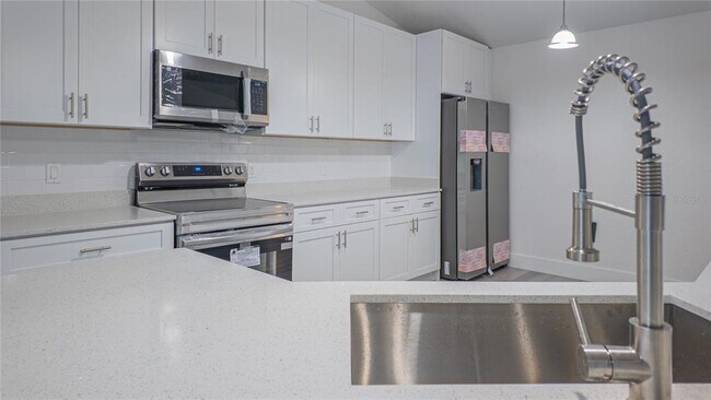 Building Photo - 4395 NE 33rd Ave