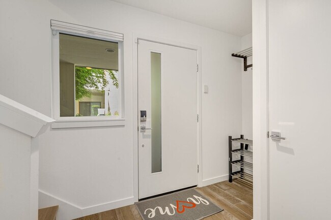 Building Photo - 722 3rd Ave N