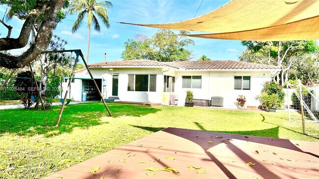 Building Photo - 2 NE 108th St