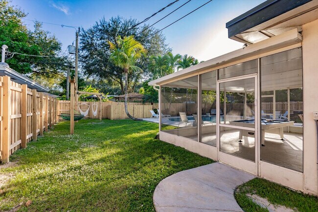 Building Photo - 716-720 Southwest 14th Court-SI FL1-ID1475646P