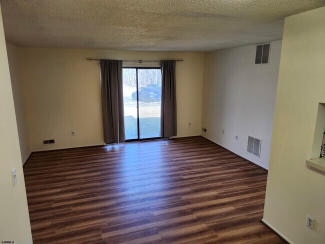 Building Photo - 25 Liberty Ct