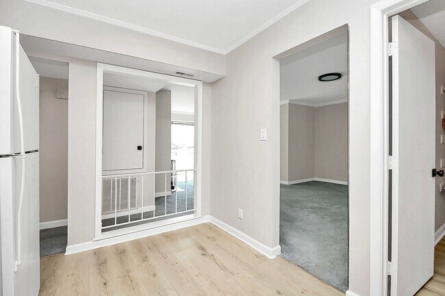 Building Photo - Spacious 2BR/2BA Condo in Prime South Charlotte Location!