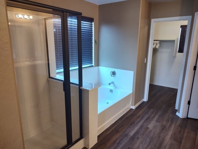 Building Photo - Beautiful 4 Bedroom - 2.5 Bath with Lots of Bonuses - Gilbert