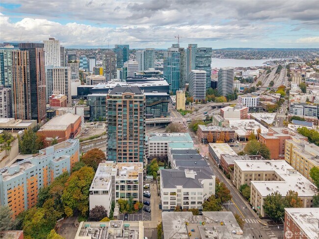Building Photo - 1000 Union St