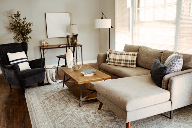 Building Photo - 13661 Cedar Rd