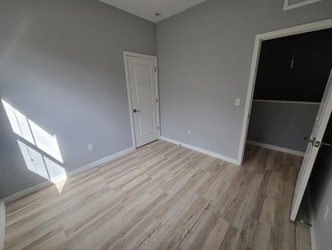 Building Photo - 140 Bandol St