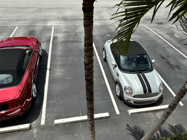 Building Photo - 305 NE 16th St