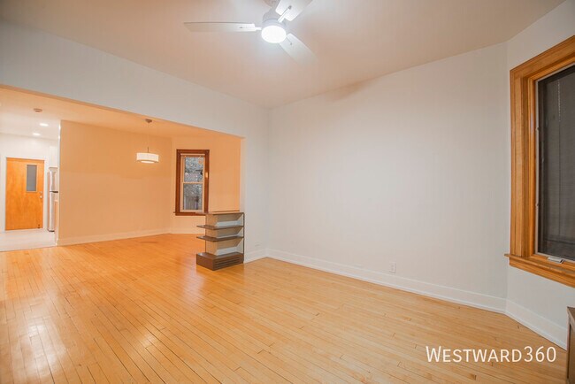 Building Photo - 4037 N Hamlin Ave