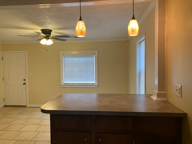 Counter - 3728 Hoyt St