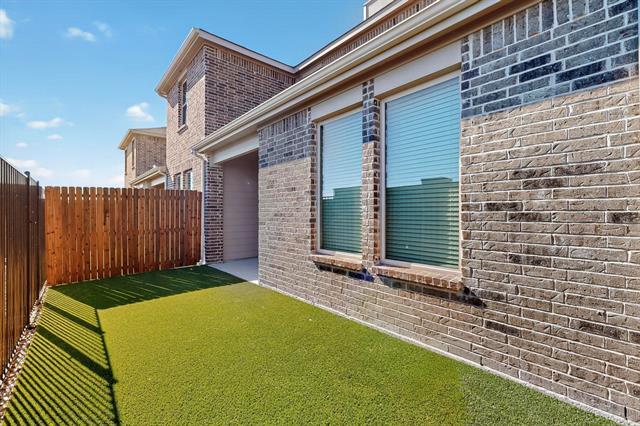 Building Photo - 740 Thorn Crk Dr