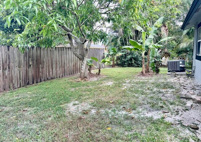Building Photo - 1394 Riverside Cir
