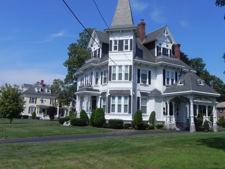 Building Photo - 1181 Middlesex St