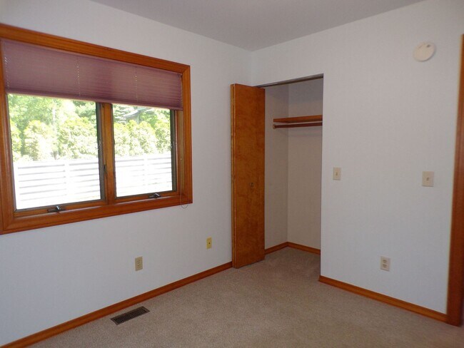 Building Photo - Move-In Ready Home Across from Ski Hill