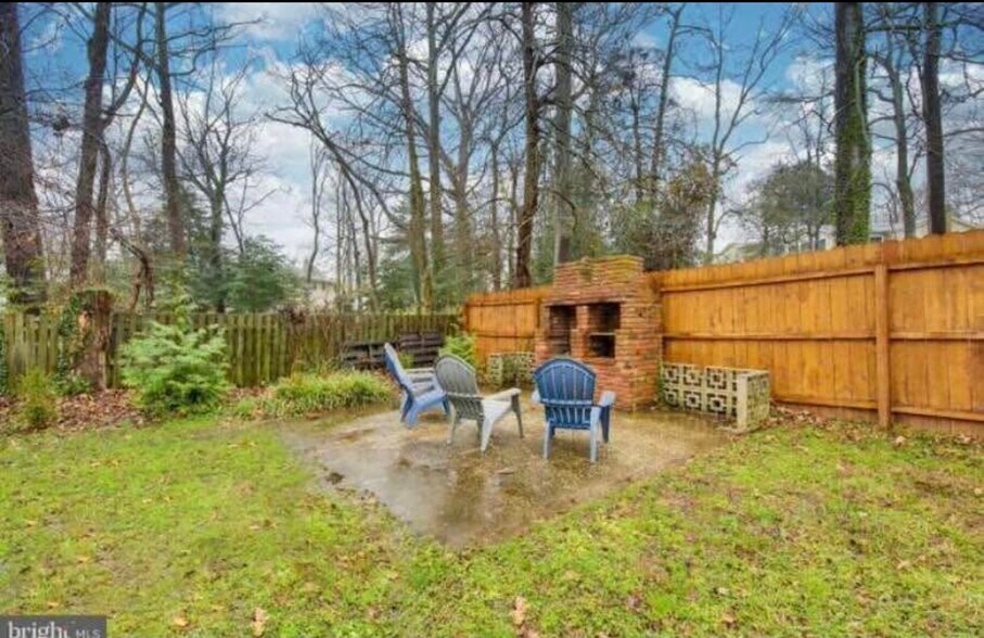 Building Photo - 302 Cedar Ln